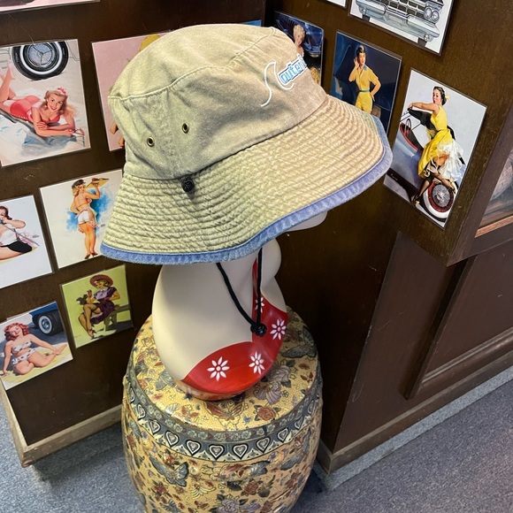 Hawkeye Caps.   CL/GR10 - Picture 2 of 5